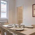 Rosalba Flexyrent Milánó